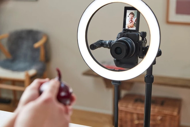 eos r50