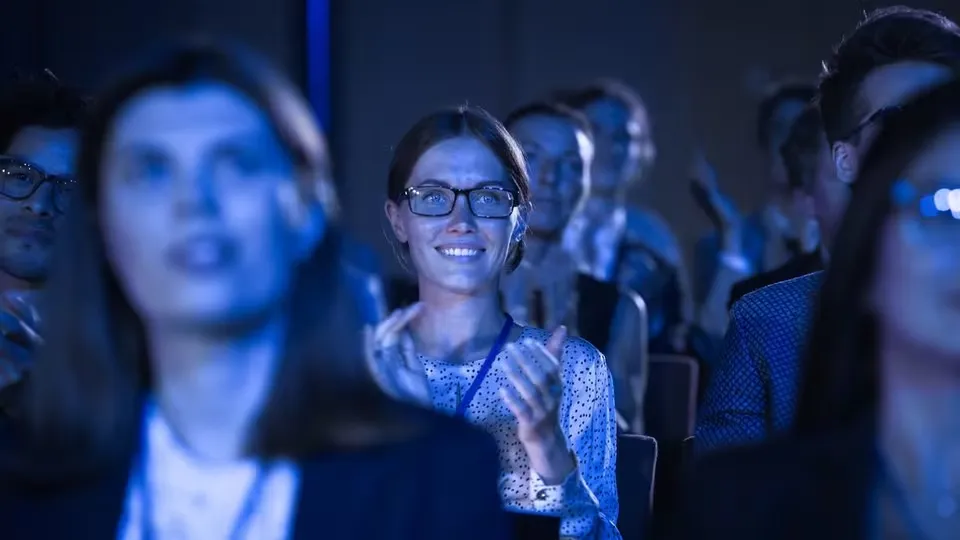 Enfoque preciso con AF híbrido